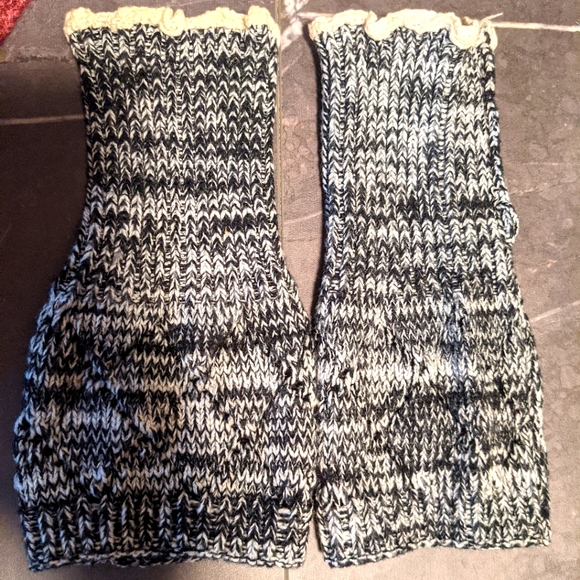 ❄️ Women's Gray and Black Knitted Boot Cuffs with Cream colored trim - Picture 1 of 6